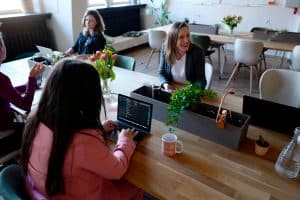 Entrepreneurs qui travaillent