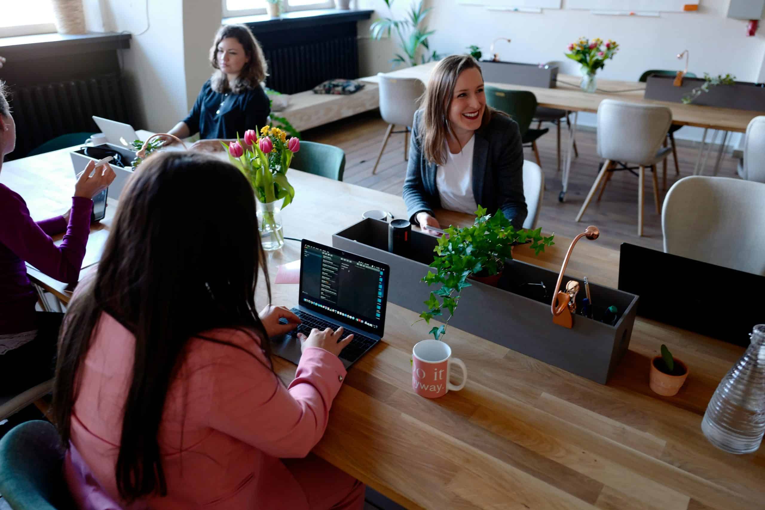 Entrepreneurs qui travaillent